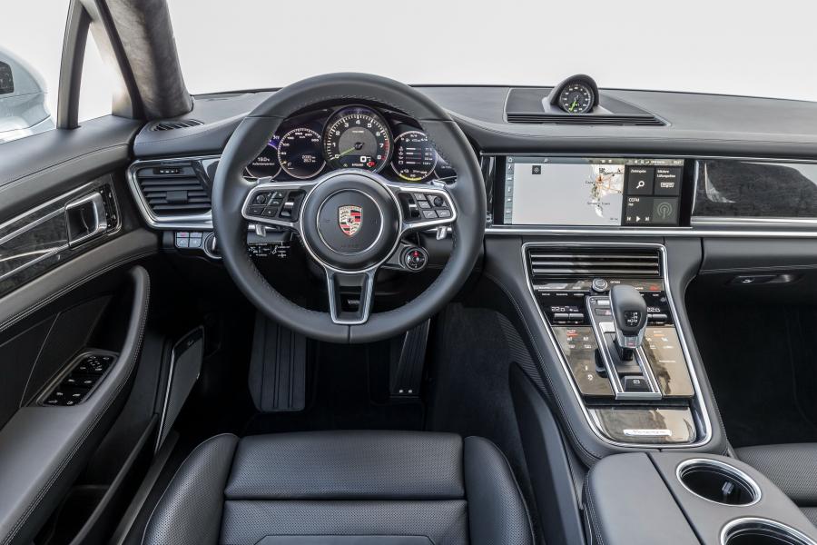 Торпедо Porsche Panamera 4 E-Hybrid Executive 2016 года  (фото 10 из 21)